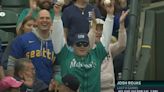 Lucky Mariners fan catches foul balls on consecutive pitches