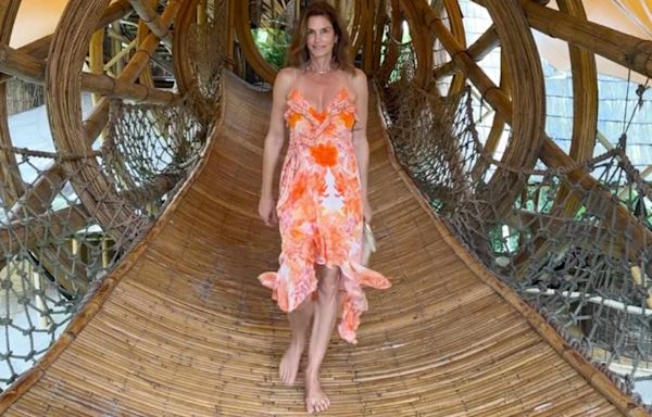 Cindy Crawford's Floral Maxi Dress Included This Breezy Detail That's So Practical for Summer