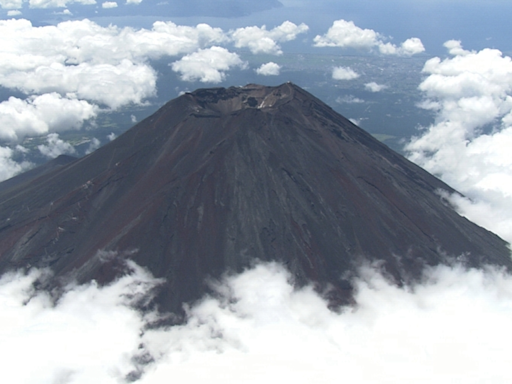 富士山頻傳山難！開放11天已3死 部分登山客遭批輕忽天氣與裝備