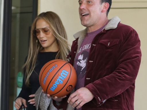 Ben Affleck and Jennifer Lopez Tackle Breakup Rumors With PDA Outing