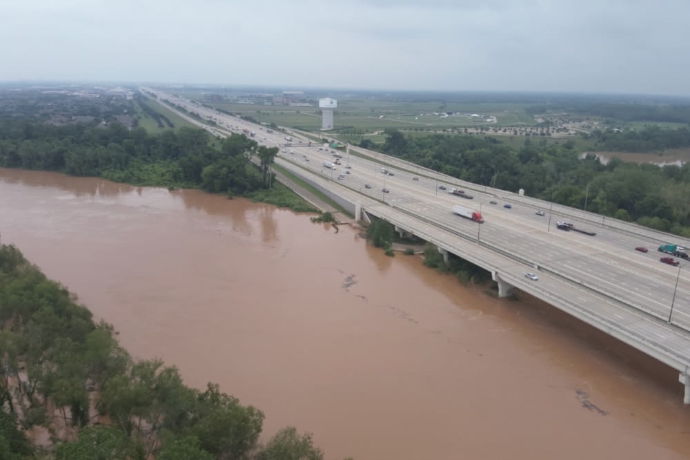 Officials expect minor flooding as Brazos River's water levels crest in Sugar Land on May 11