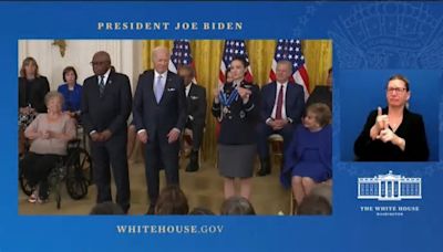 Biden entrega 19 medallas de la Libertad, entre ellas a la astronauta hispana Ellen Ochoa