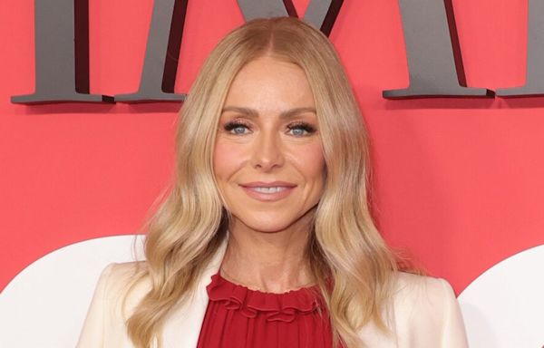 Kelly Ripa Says Husband Mark Consuelos Thinks She Has 'A-Hole Syndrome'