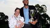 Scottie Scheffler outlasts protest on 18th green, Tom Kim to win Travelers for 6th victory of year