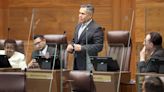 Jorge Dengo se despide de diputados en su último día en el Congreso