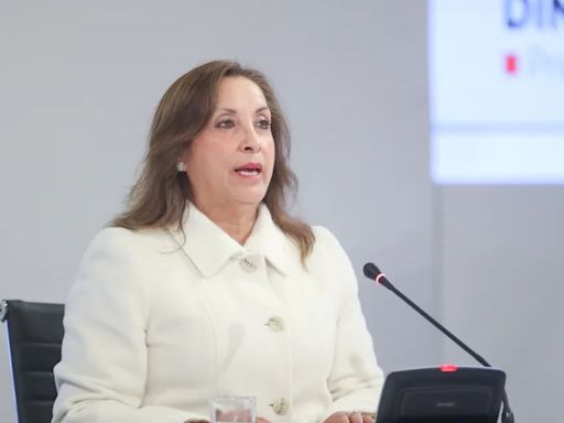 Dina Boluarte condecoró a juez cuya sala decidirá si presidenta recibe S/239 mil del Reniec