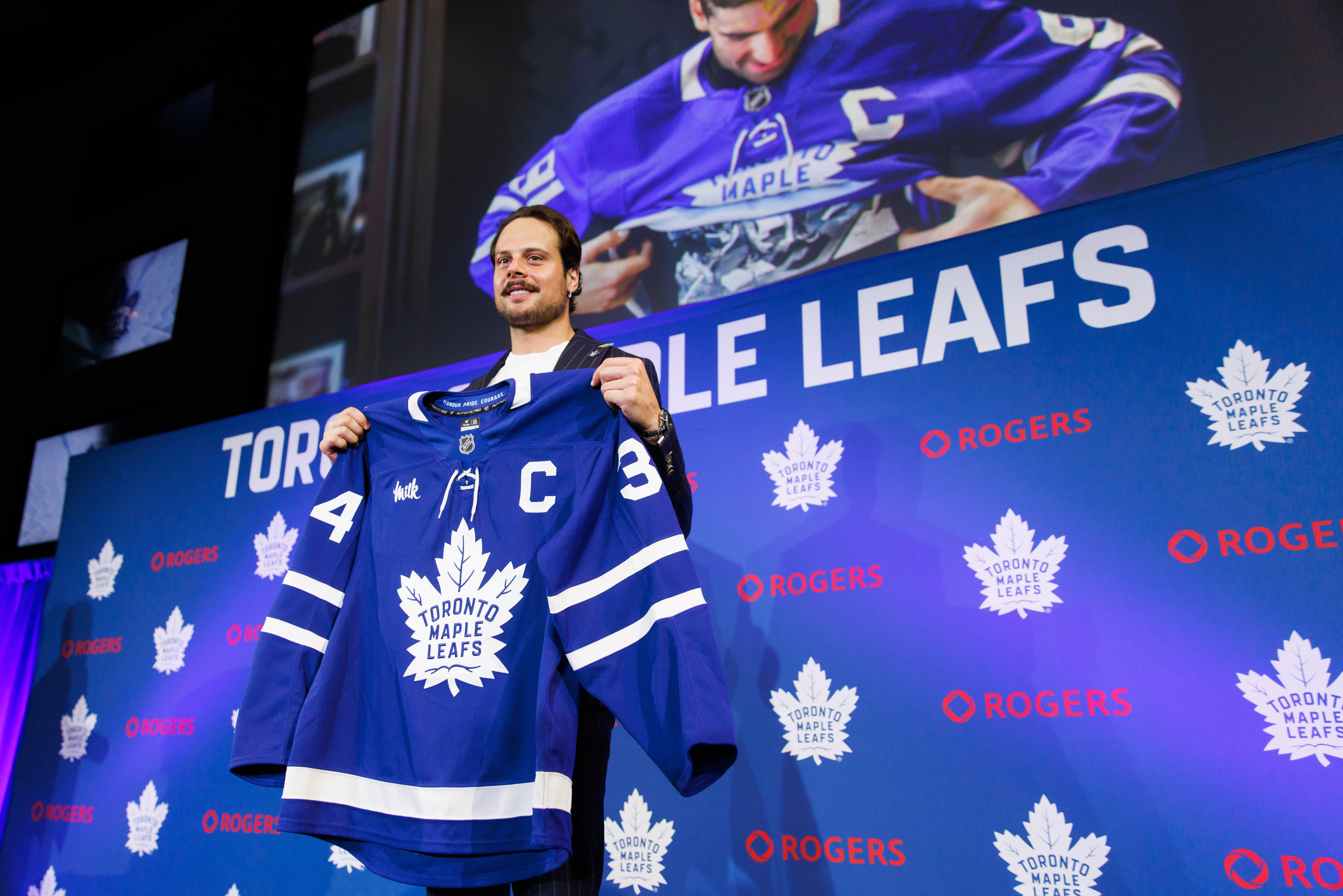 Fans share nothing but positive vibes as Maple Leafs shift captaincy from John Tavares to Auston Matthews in franchise-shaking move