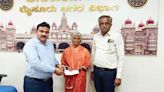 KSRTC hands over Rs. 10 lakh relief to deceased passenger’s kin - Star of Mysore