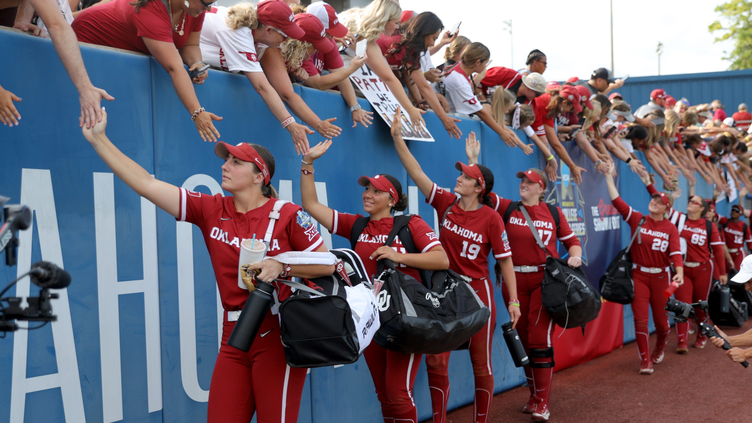 OU softball live score updates vs Texas in Game 2 of WCWS championship series