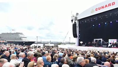 Crowd brought to tears by Andrea Bocelli's performance at Liverpool's Pier Head