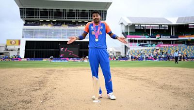WATCH: Hardik Pandya is a Superstar! - Massive crowd turns up in Vadodara to welcome India and Mumbai Indians star | Sporting News India