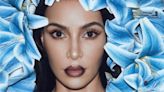 Flores, transparencias y sastrería: los mejores looks de Kim Kardashian en Vogue China