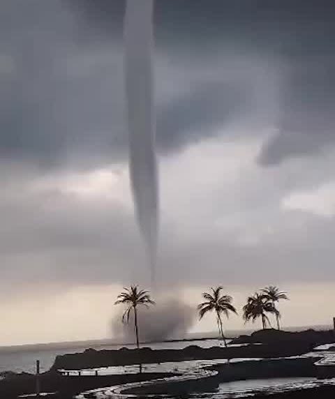 WATCH: Waterspout tears apart Venezuelan island homes