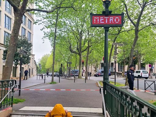 Detenido el hombre que entró en el consulado de Irán en París con falsos explosivos