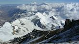 Un andinista canadiense cayó varios metros en el cerro Aconcagua y sufrió graves heridas