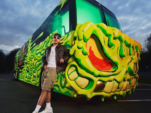 VIDEO: Feid se llevará ocho fanáticos de gira en su 'monster bus' por Estados Unidos