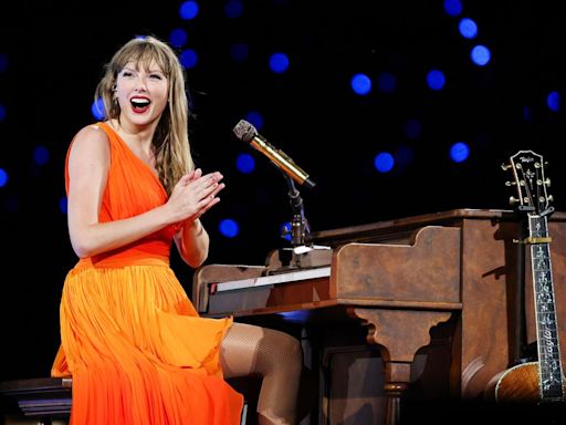 The Spooky Coincidence Behind Taylor Swift's Piano Malfunction