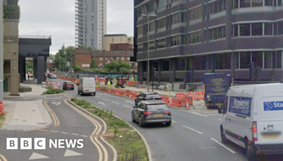 Surrey: Six-week lane closure is due to scaffold dismantling