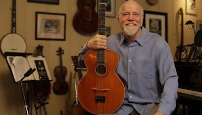 Folk singer John McCutcheon's Charlottesville homecoming show is a mix of nostalgia and new music