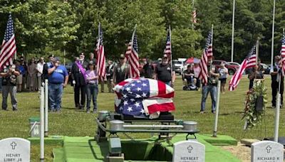 A U.S. veteran died at a nursing home, abandoned. Hundreds of strangers came to say goodbye