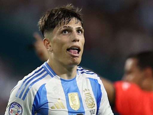 Why did Alejandro Garnacho choose to play for Argentina over Spain?