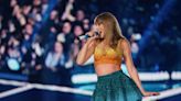 Taylor Swift Has Malfunction During Concert, Tells Fans to ‘Talk Amongst Yourselves’ as She Gets Immediate Help