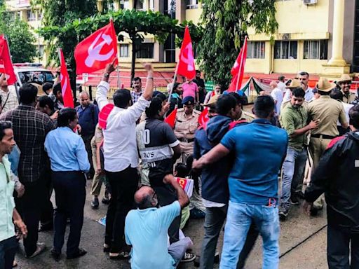 CPI(M) workers protest against MCC Commissioner, urge Karnataka government to relieve him from duty