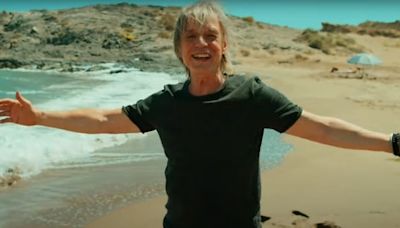 Jean-Louis Aubert au soleil pour son grand retour dans le clip "Merveille"