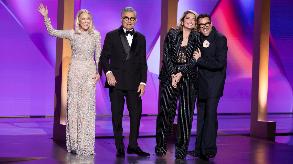 'Schitt's Creek' Fans Are Sobbing Over Cast Emmys Reunion