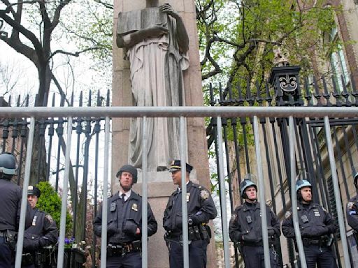 Detienen a más de 40 personas en Universidad de Yale por protestar contra guerra en Gaza