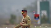 Race Heats Up to Lead Powerful Army Through Pakistan Tension