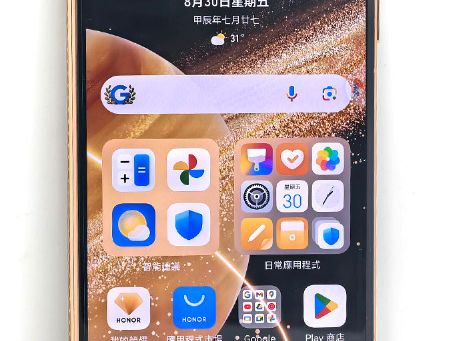 Honor Magic V3 ：超薄「大摺手機」再進化！三鏡頭組合+AI圖片功能，攝力強勁性價比高