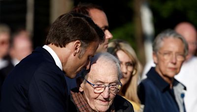 Macron recuerda en Caen a 73 prisioneros asesinados por los nazis tras el Desembarco