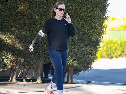 Jennifer Garner Keeps Wearing These Brooks Sneakers