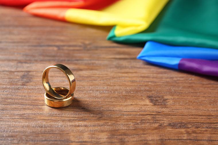 Chicago Priest Apologizes for Same-Sex Blessing, Saying it Violated Church Norms