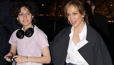 Jennifer Lopez se escapa con Emme, uno de sus mellizos, a París mientras Ben Affleck rueda en Los Ángeles