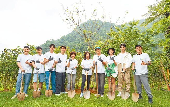 修杰楷楊晴揮鏟 群星種樹護地球 - 娛樂新聞