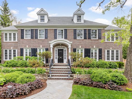 ‘Home Alone’ house for sale in Chicago suburb. See the transformed interior