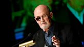 Salman Rushdie aborda apuñalamiento e impulso vital en “Knife”