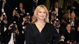 Robe fendue et épaule 80’s : Virginie Efira, renversante en petite robe noire revisitée à Cannes