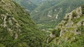 La ruta de las Xanas: el impresionante sendero de Asturias que recorre un desfiladero de hasta 100 metros de altura