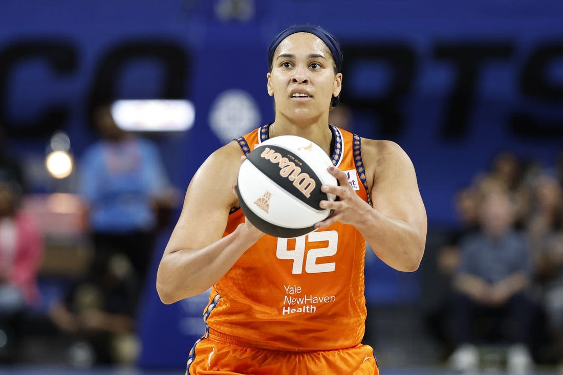 Deadspin | Brionna Jones looks to continue comeback as Sun face Mercury