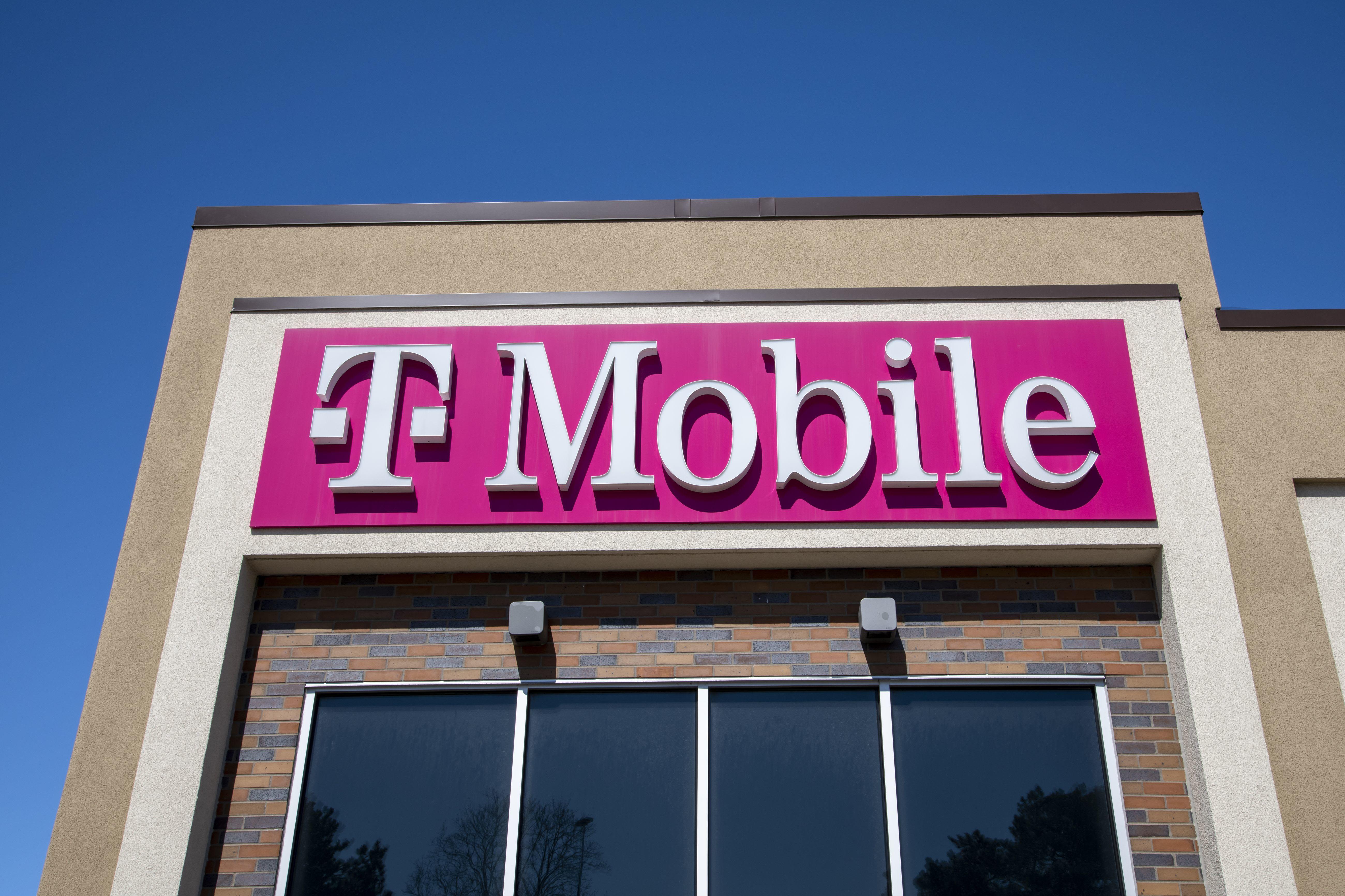 T-Mobile to buy most of US Cellular in $4.4 billion deal