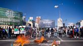 Día del Trabajador: con críticas al Gobierno, los movimientos sociales oficialistas cortaron la avenida 9 de Julio y protestaron contra el FMI