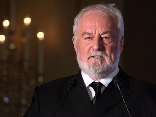 Murió Bernard Hill, actor británico de la cinta 'Titanic' a los 79 años; ¿de qué falleció?