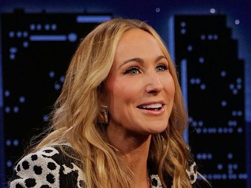 Nikki Glaser Nails Why Ben Affleck Bombed At Tom Brady Roast