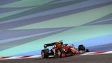 Sainz lidera el 1-2 de Ferrari en Australia tras el abandono de Verstappen Por Reuters