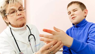 What Is Juvenile Idiopathic Arthritis: Expert Explains Causes, Risk Factors And Treatment