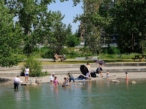 As heat wave continues, Calgarians — 4 legged and otherwise — find ways to cool off