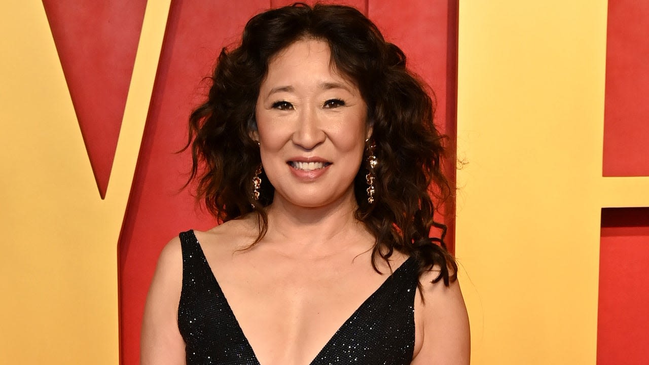 Sandra Oh Recreates 'Princess Diaries' Phone Scene With Anne Hathaway